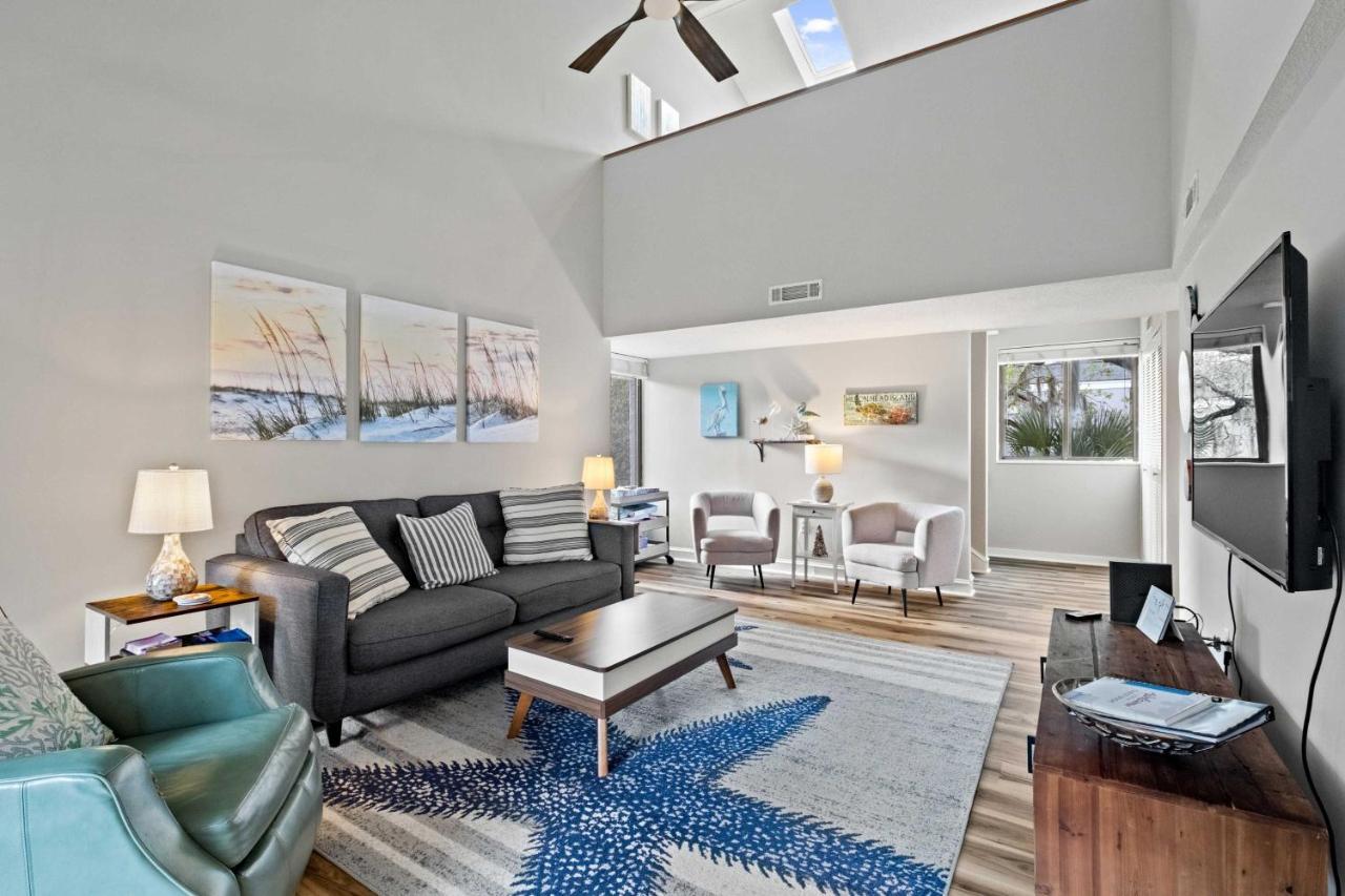 Coastal Oasis With Pool - Walk To Coligny Beach Park Hilton Head Island Dış mekan fotoğraf